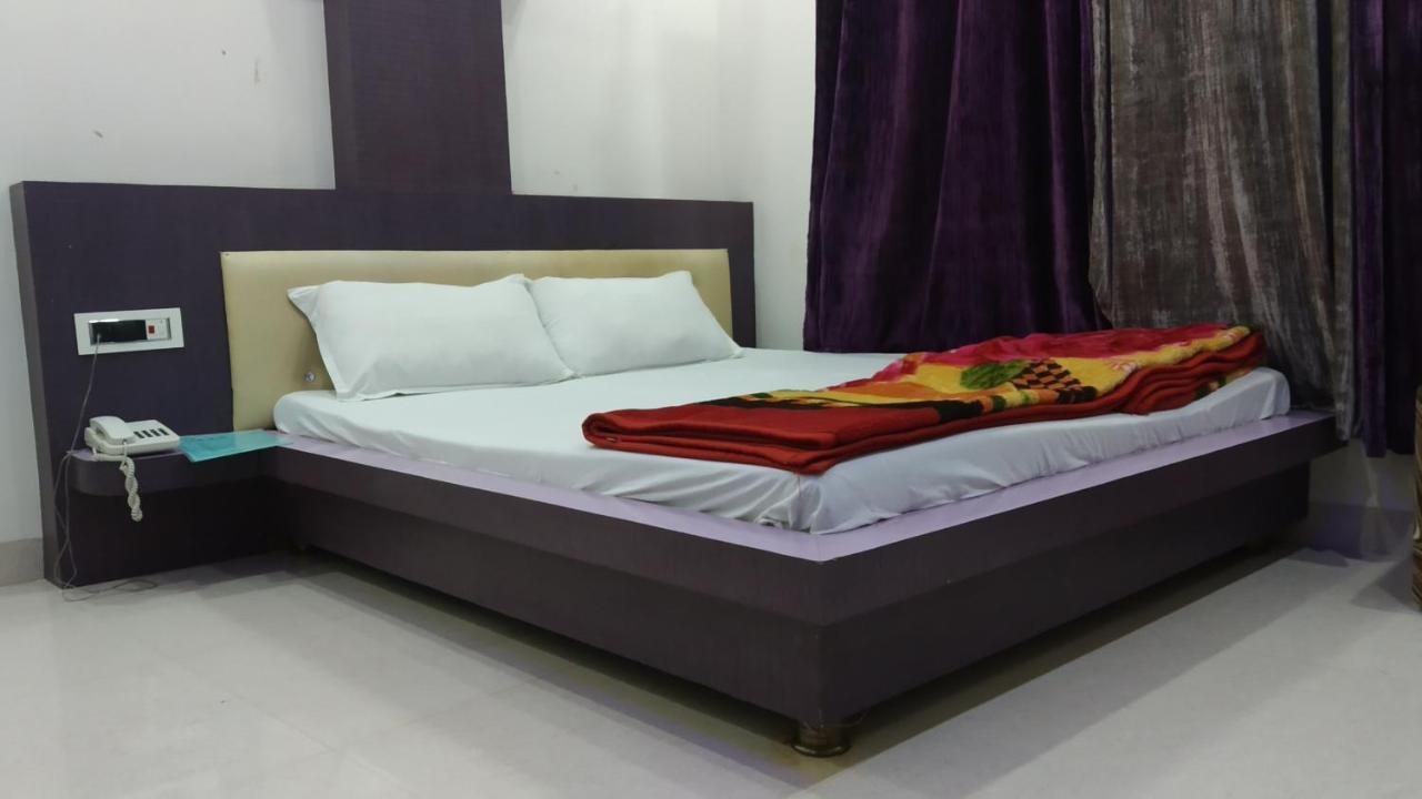 Hotel Nikunj Ashta  ภายนอก รูปภาพ