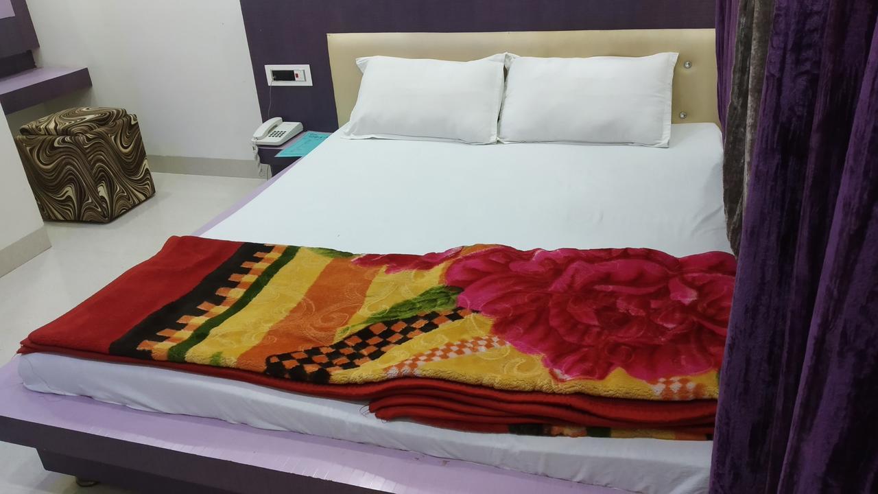 Hotel Nikunj Ashta  ภายนอก รูปภาพ