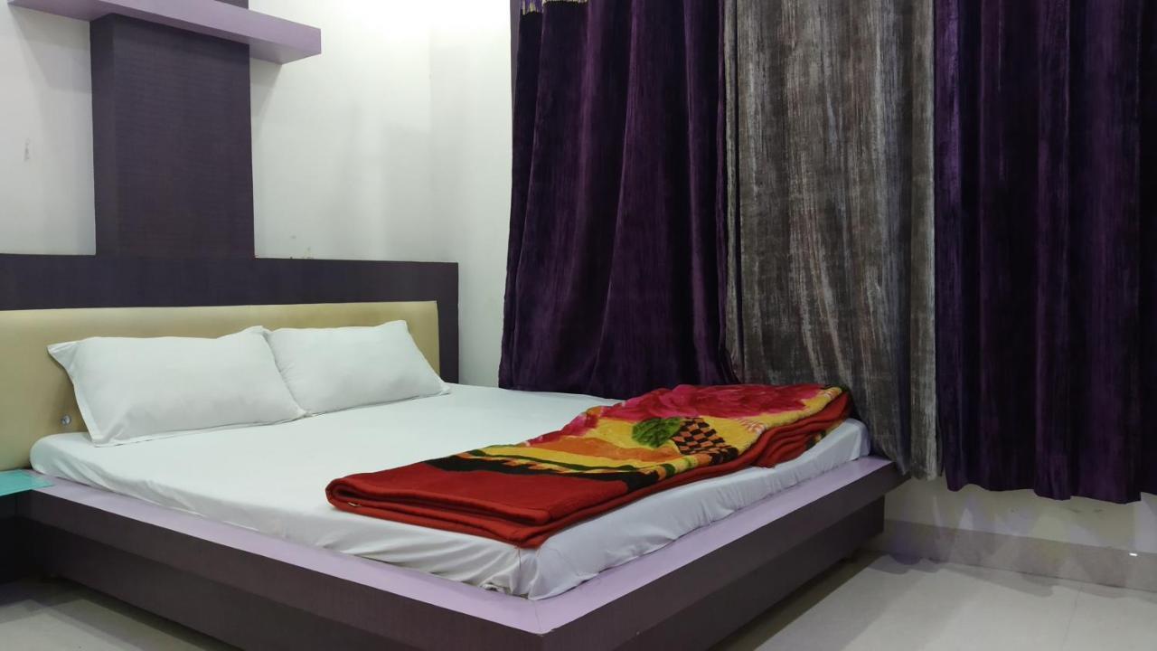 Hotel Nikunj Ashta  ภายนอก รูปภาพ