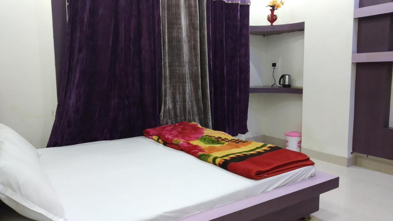 Hotel Nikunj Ashta  ภายนอก รูปภาพ